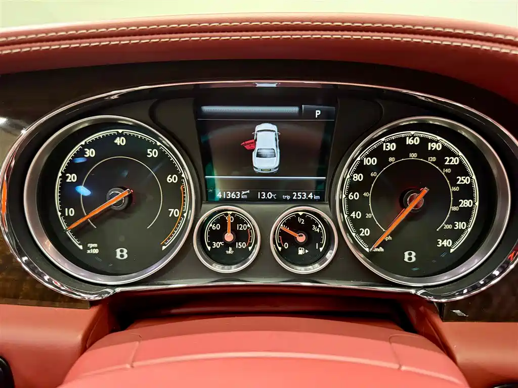 Bentley Flying Spur 2018 — фото 16