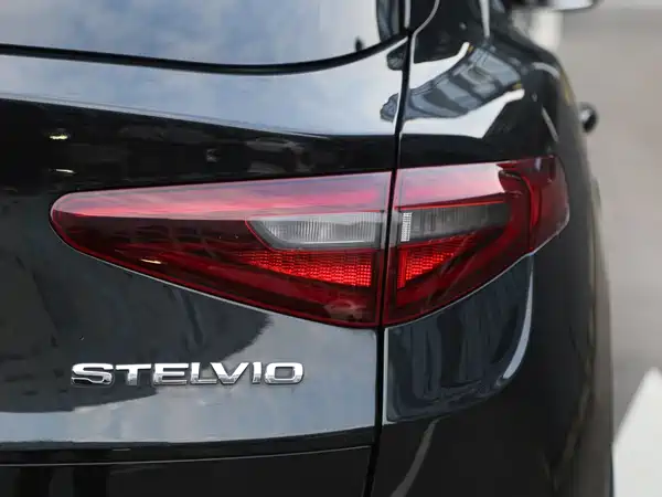 Alfa Romeo Stelvio 2017