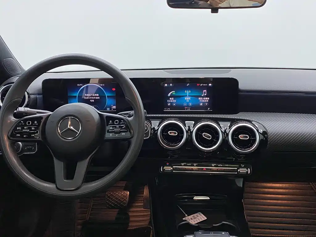 Mercedes-Benz A-Class 2022 — фото 10
