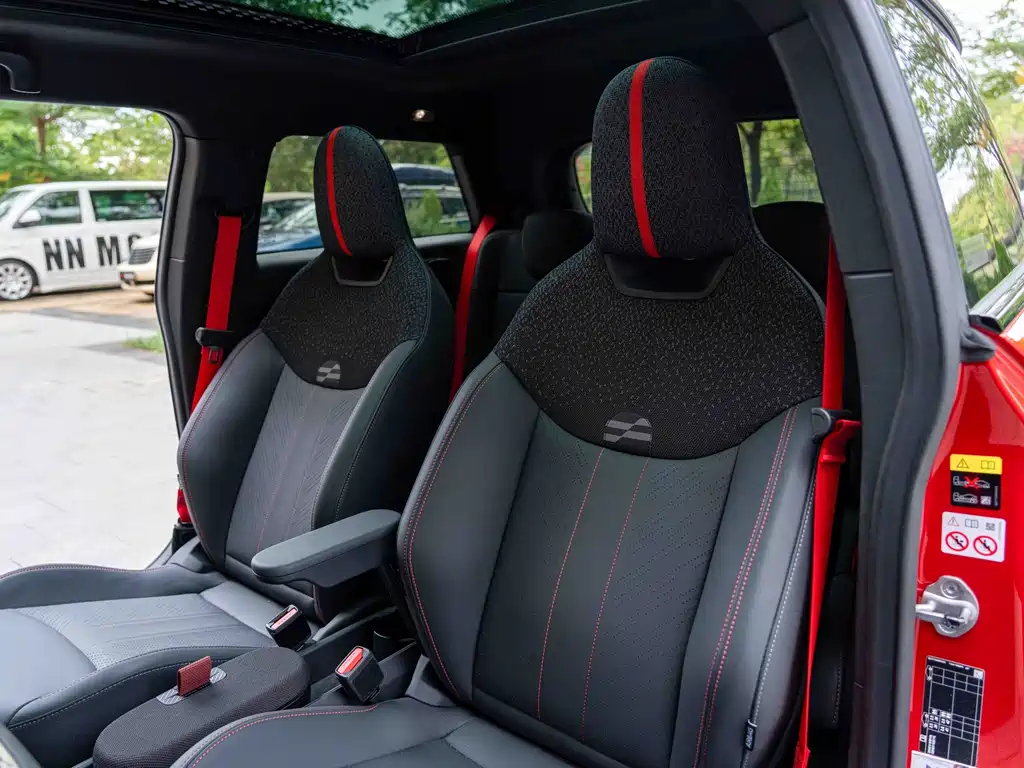 MINI JCW EV 2025 — фото 13