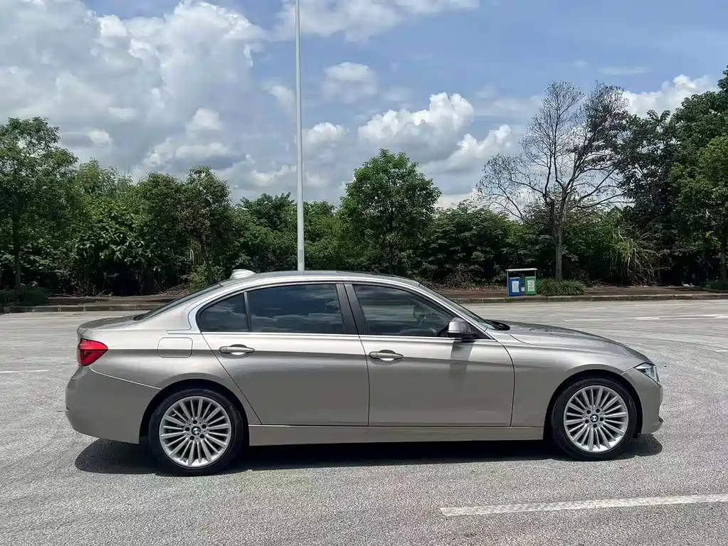 BMW 3 Series 2018 — фото 9
