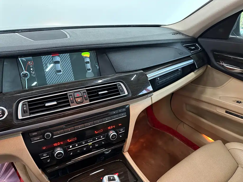 BMW 7 Series 2012 — фото 13