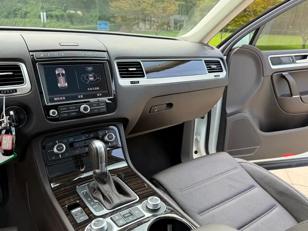 Volkswagen Touareg 2016 — фото 14