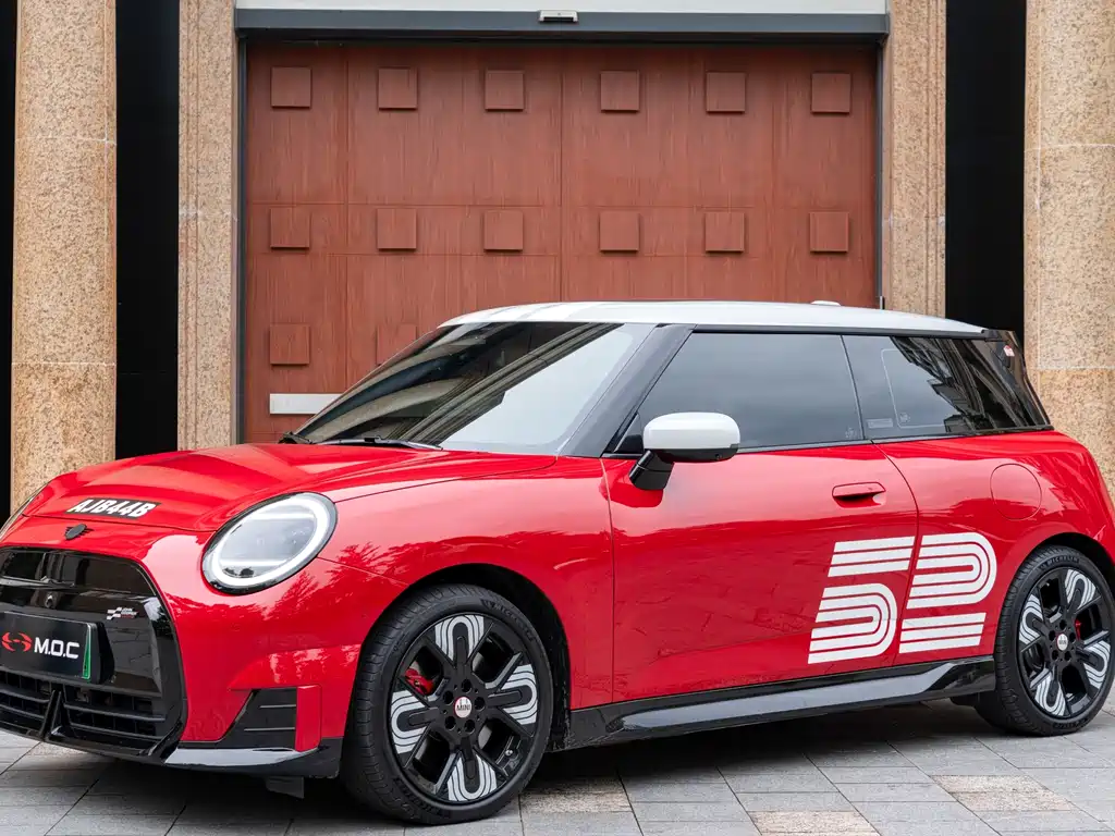 MINI JCW EV 2025 — фото 3