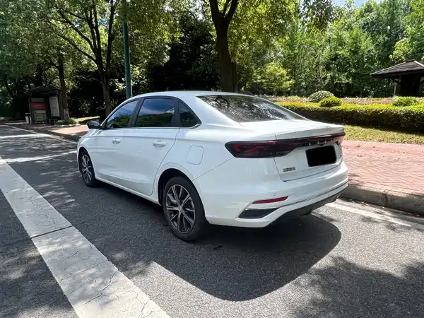 Geely Emgrand 2023