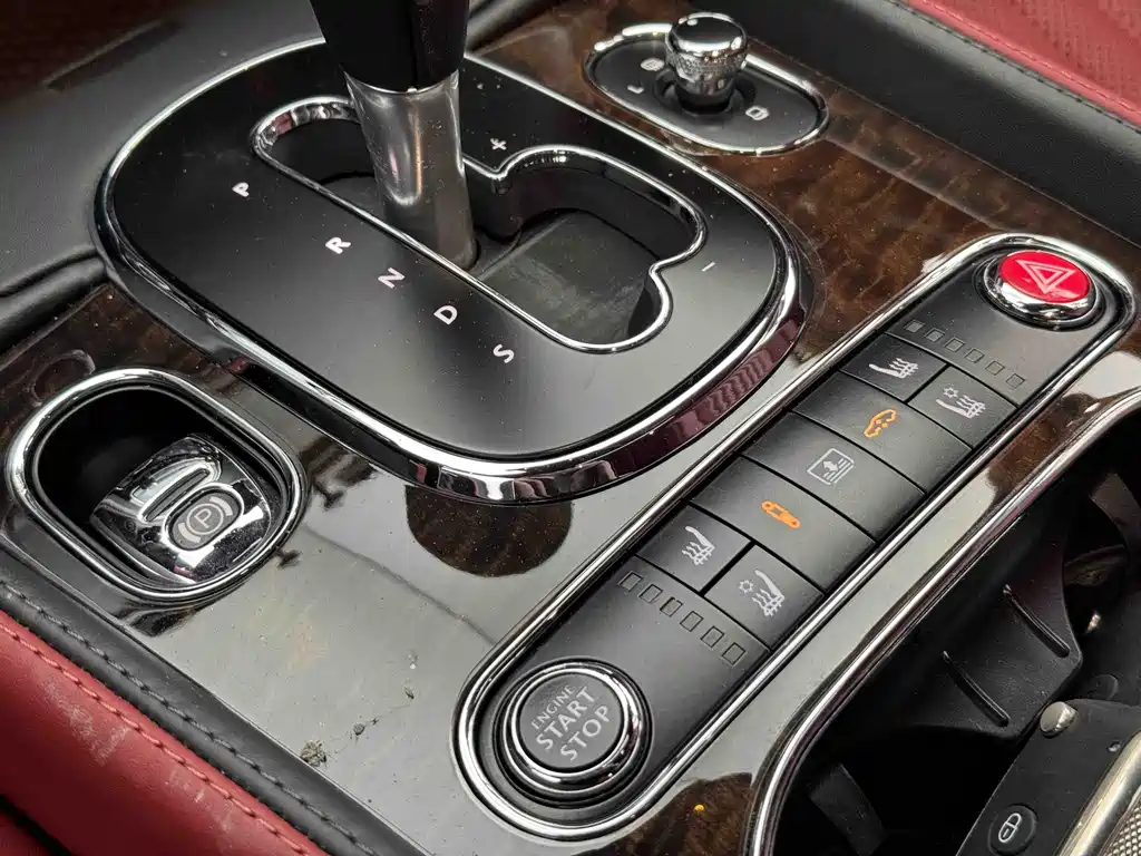 Bentley Flying Spur 2018 — фото 13