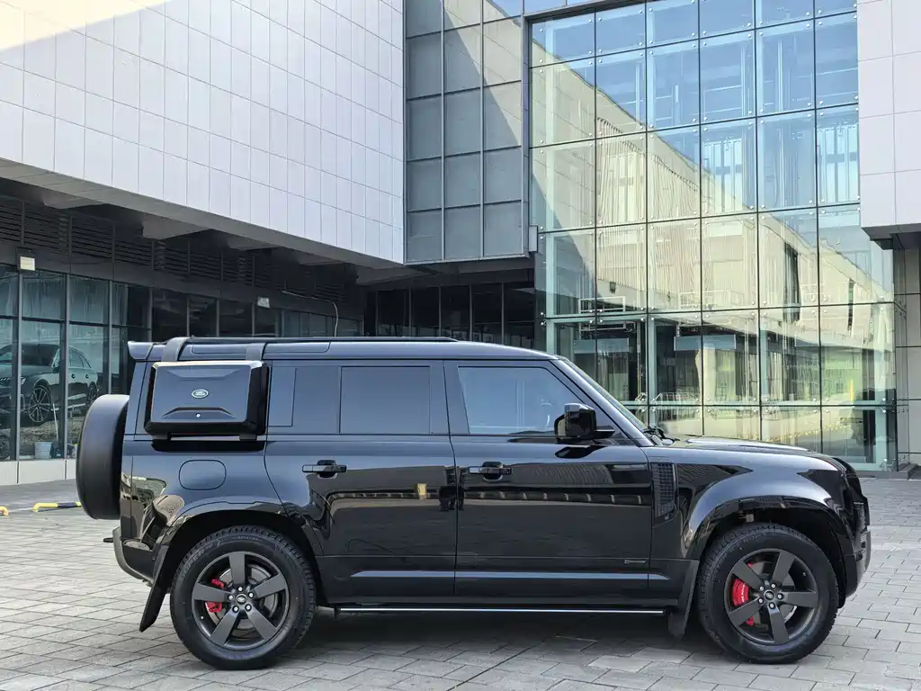 Land Rover Defender 2021 — фото 17