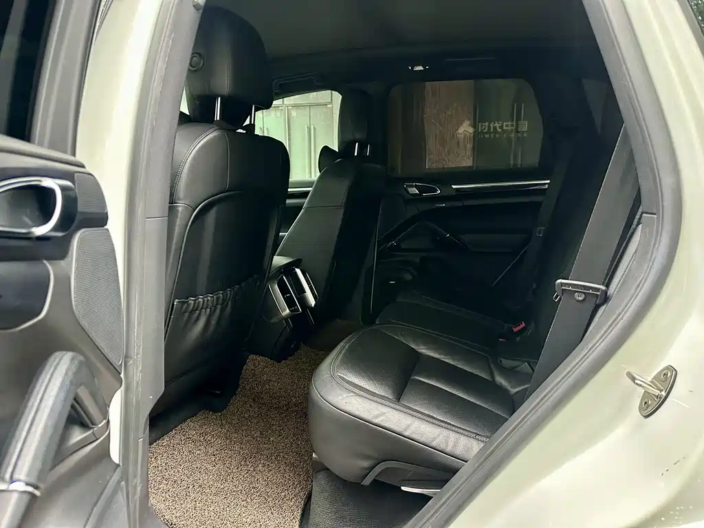 Porsche Cayenne 2016 — фото 10