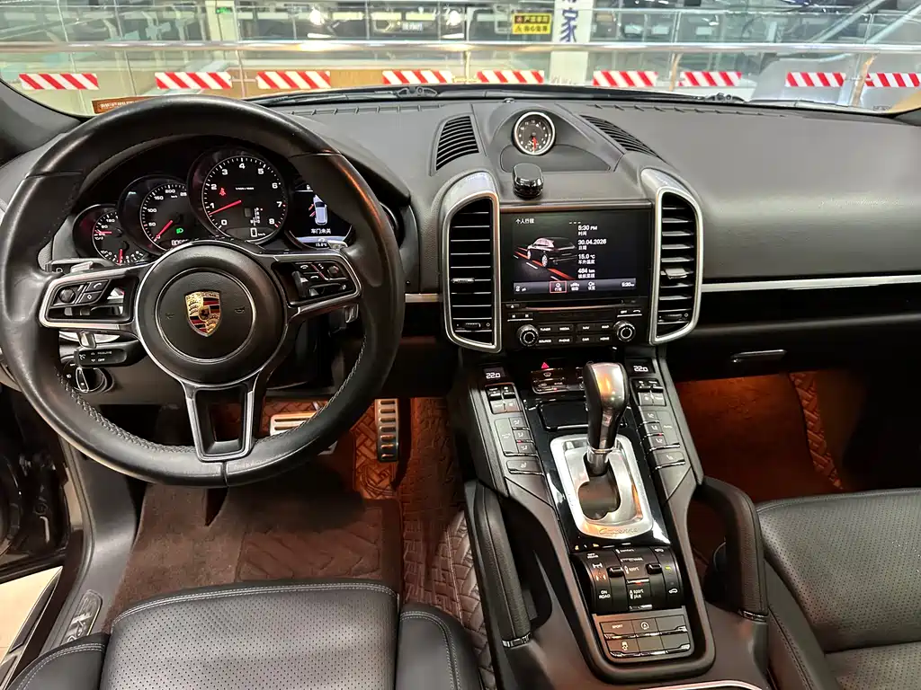 Porsche Cayenne 2017 — фото 9