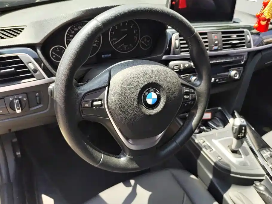 BMW 3 Series 2017 — фото 15