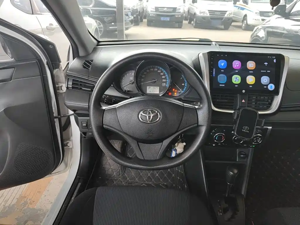 Toyota Yaris L 2016 — фото 11