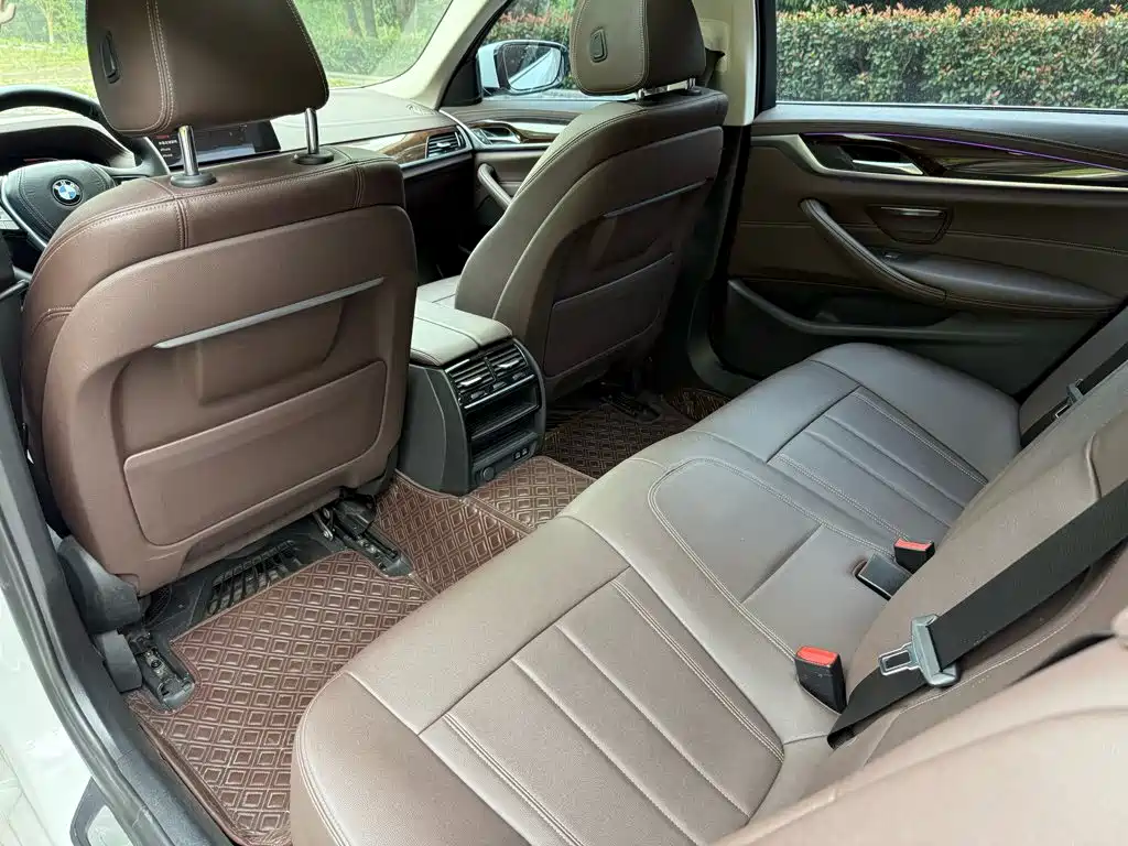 BMW 5 Series 2020 — фото 15