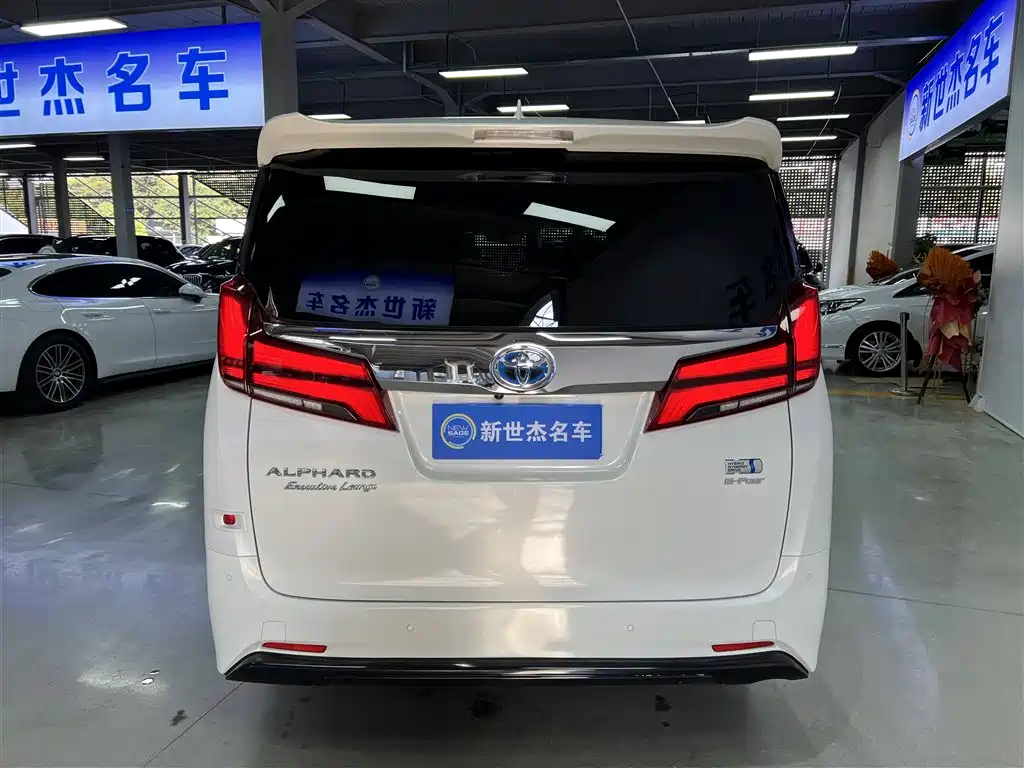 Toyota Alphard 2021 — фото 13