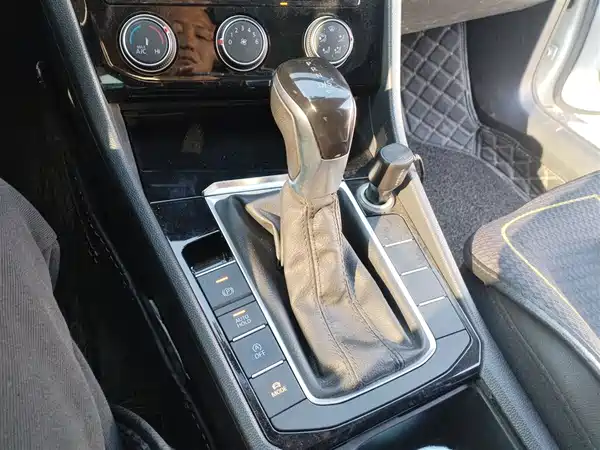 Volkswagen Sagitar 2019