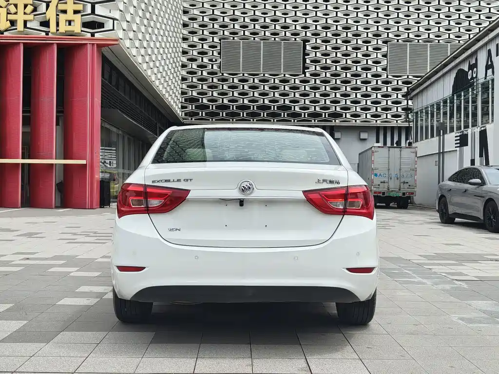 Buick Excelle 2017 — фото 12