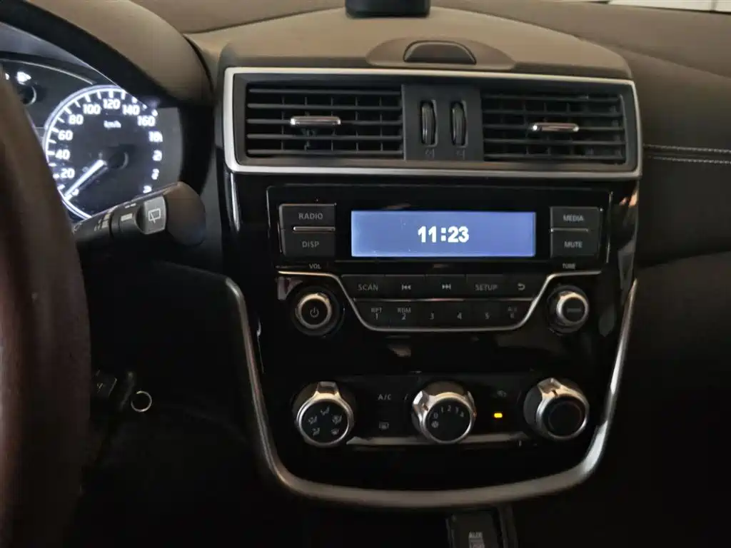 Nissan Tiida 2016 — фото 10