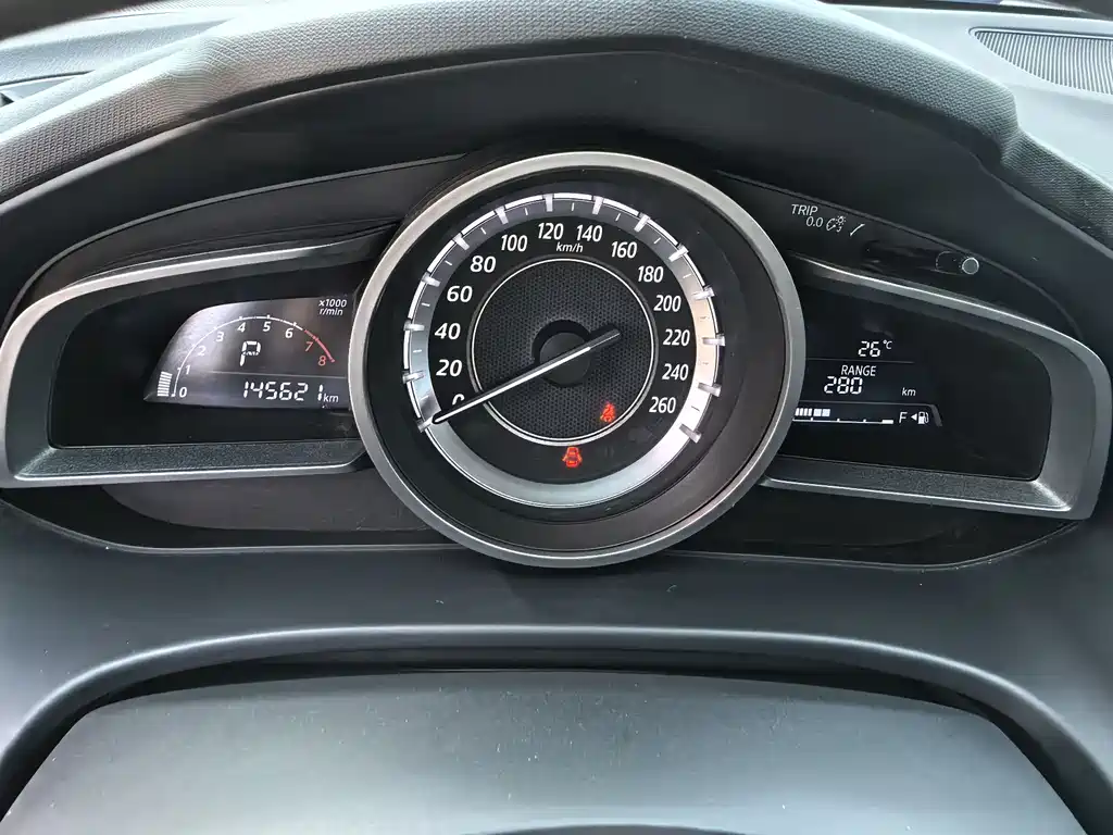 Mazda CX-4 2017 — фото 11