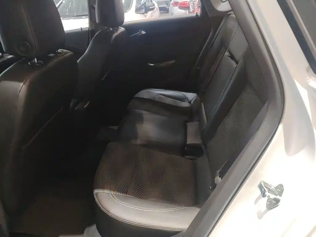 Buick Excelle 2015 — фото 17