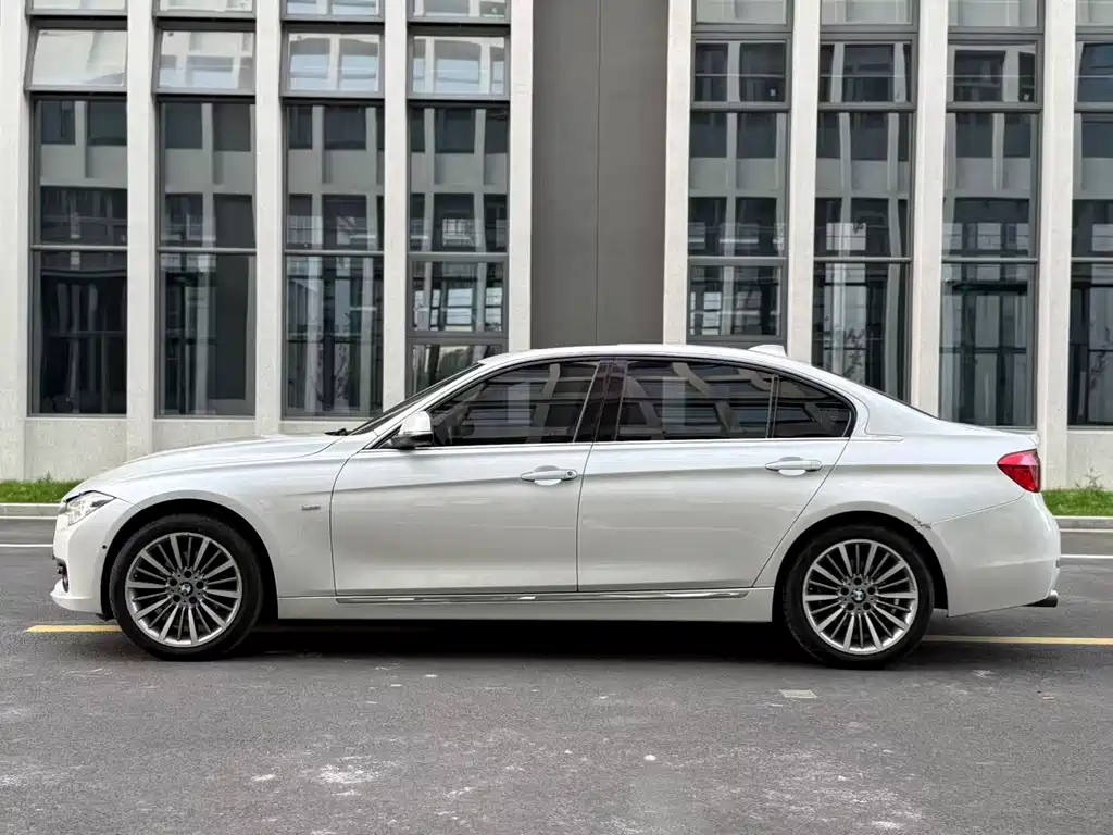 BMW 3 Series 2018 — фото 3