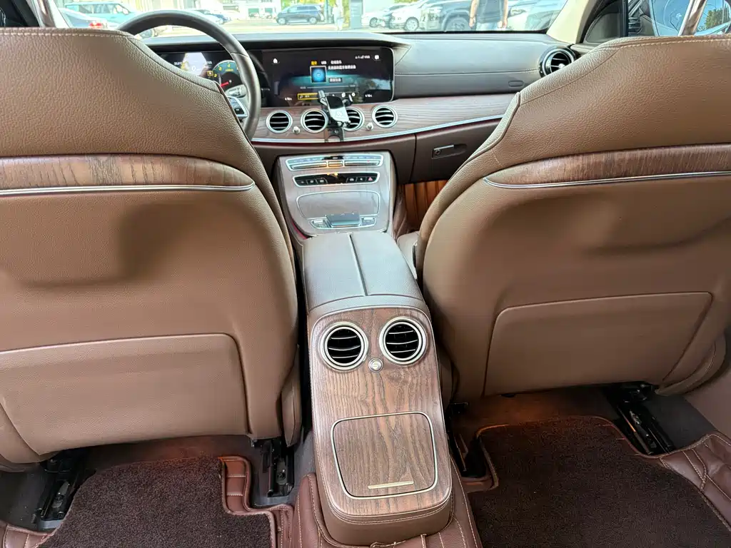 Mercedes-Benz E-Class 2023 — фото 11