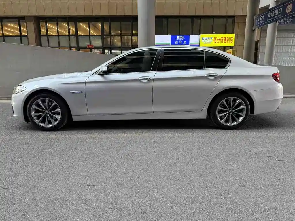 BMW 5 Series 2017 — фото 3