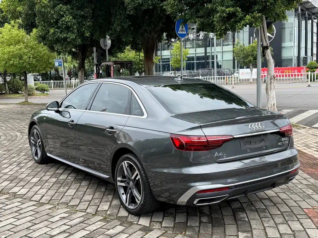 Audi A4L 2021