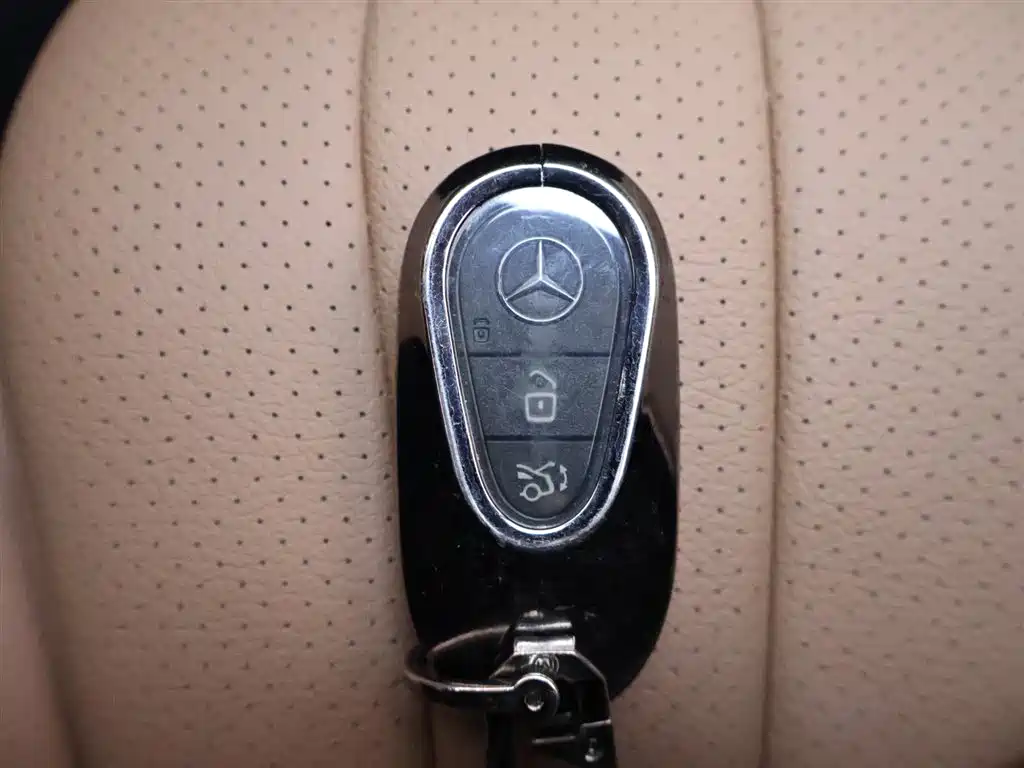 Mercedes-Benz E-Class 2024 — фото 25