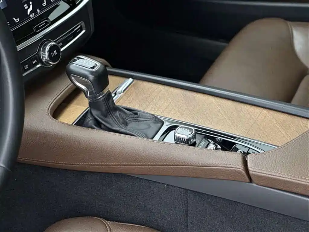 Volvo S90 2018 — фото 11