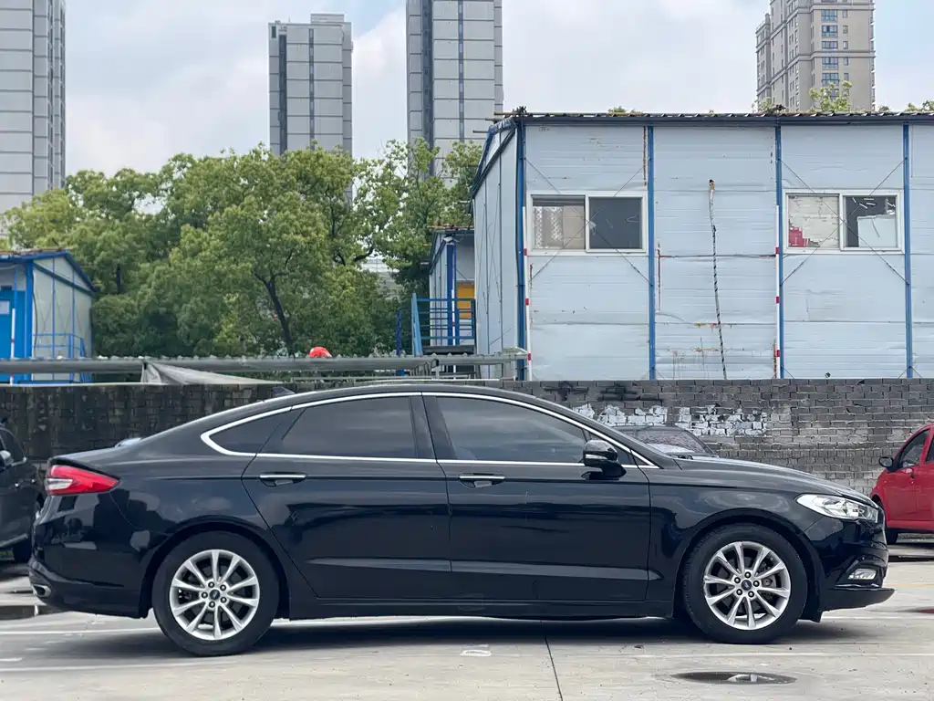 Ford Mondeo 2017 — фото 17