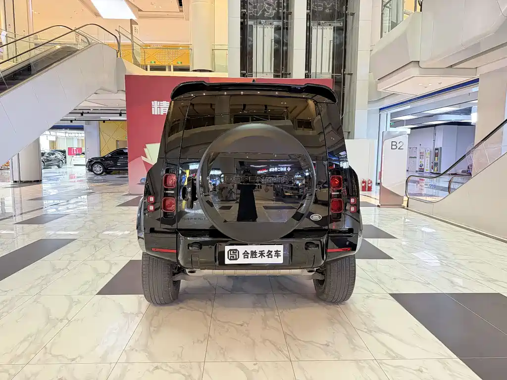 Land Rover Defender 2021 — фото 13