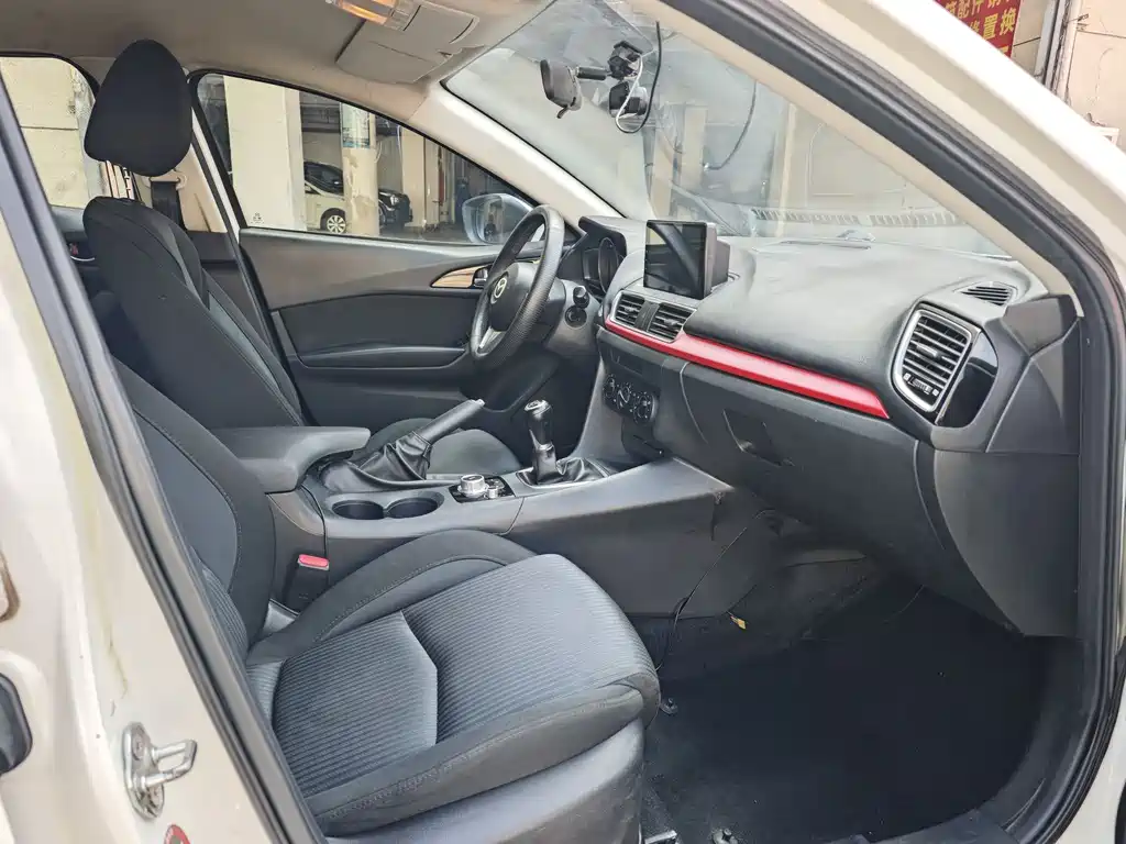 Mazda 3 Angkesela 2015