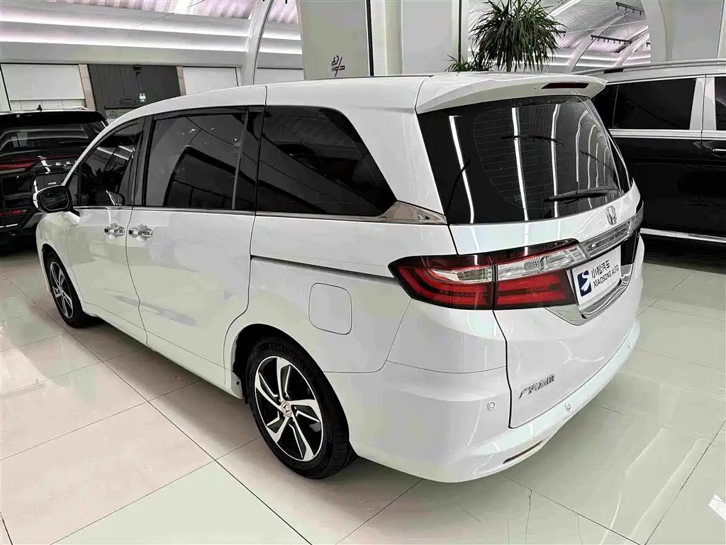 Honda Odyssey 2018 — фото 13