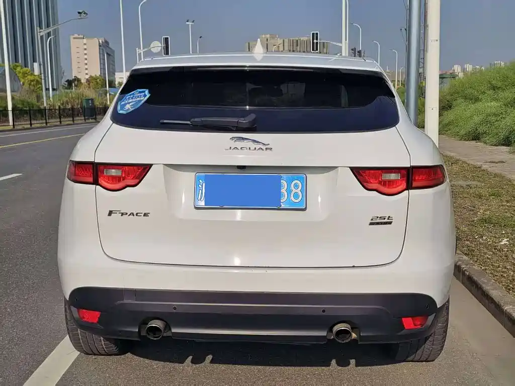 Jaguar F-PACE 2018 — фото 9
