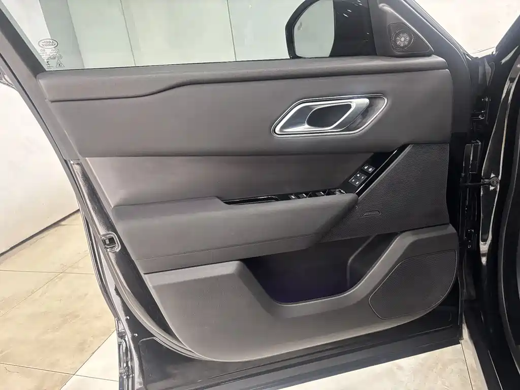 Land Rover Velar 2024 — фото 11