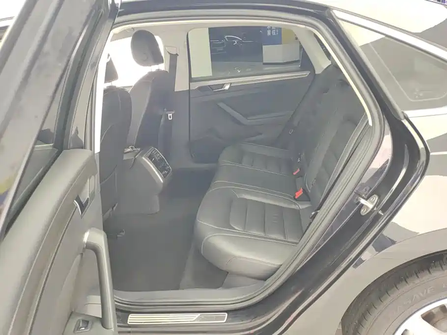 Volkswagen Passat 2019 — фото 11