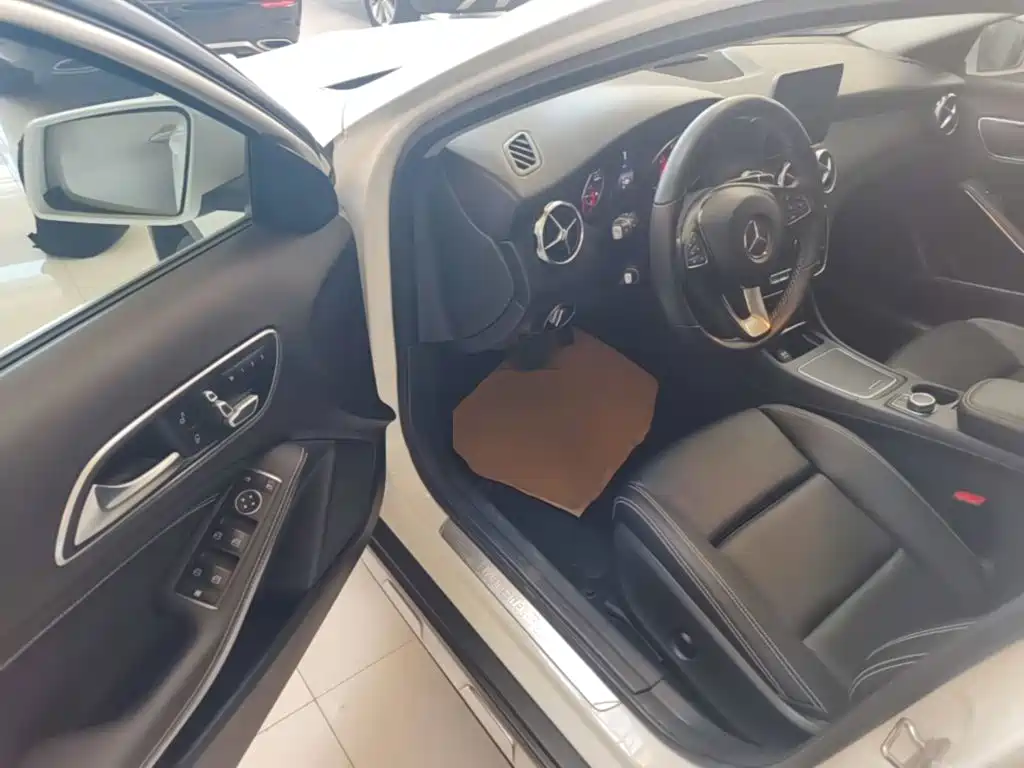 Mercedes-Benz GLA 2018 — фото 16