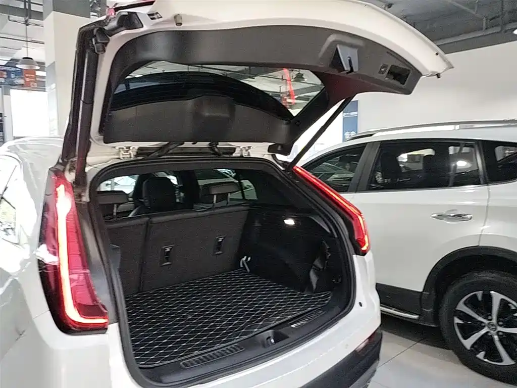 Cadillac XT4 2020 — фото 19
