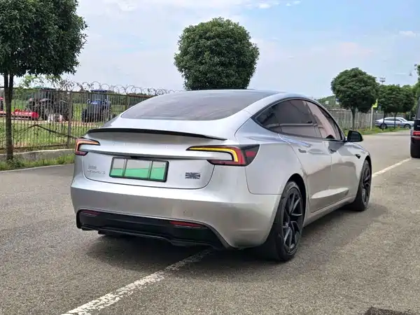 Tesla Model 3 2024