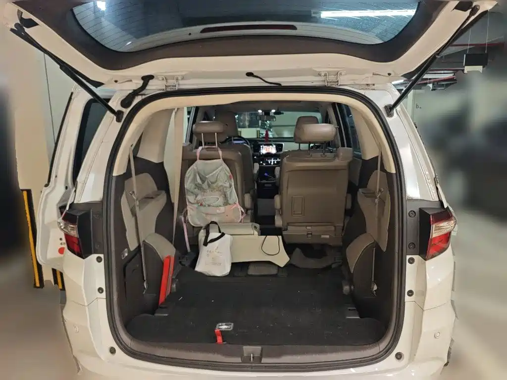 Honda Odyssey 2018 — фото 10