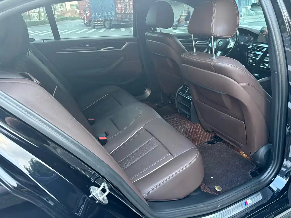 BMW 5 Series 2023 — фото 14