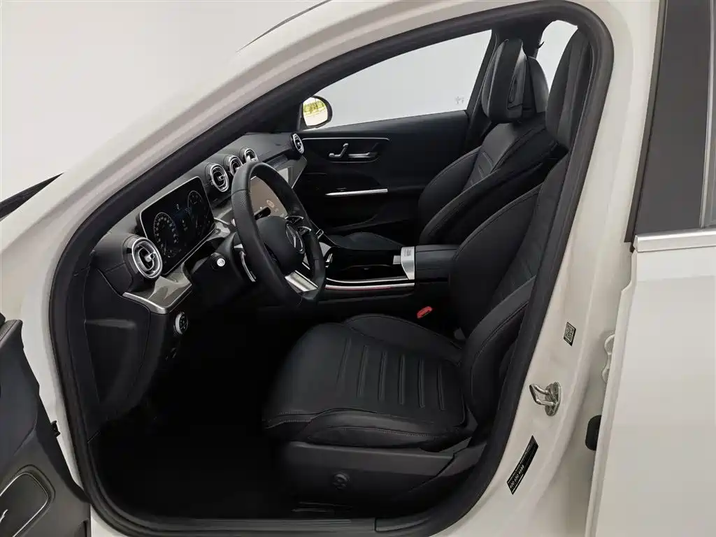 Mercedes-Benz C-Class 2023 — фото 10