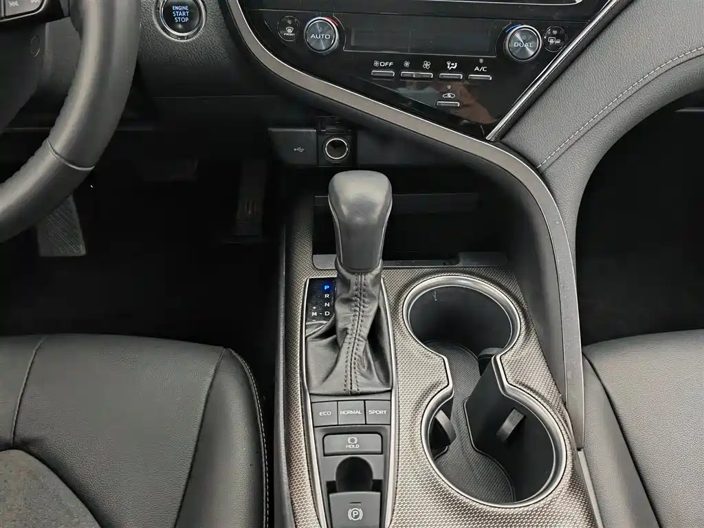 Toyota Camry 2022 — фото 13