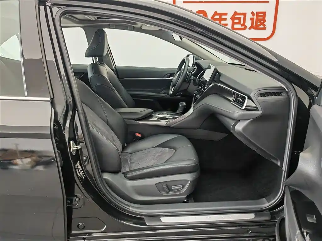 Toyota Camry 2022 — фото 23