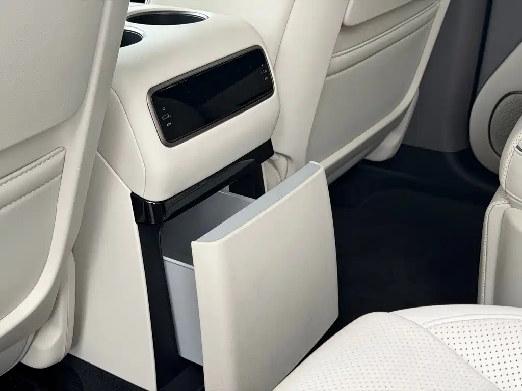 Li Auto i8 2025 — фото 13