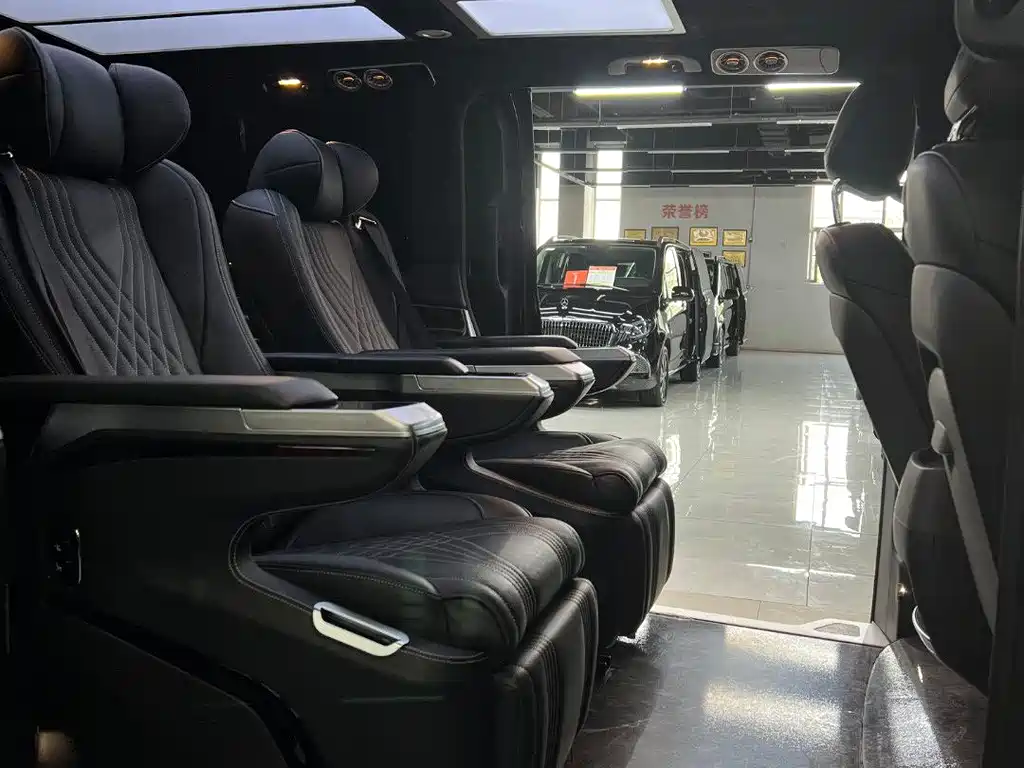 Mercedes-Benz V-Class 2023 — фото 10