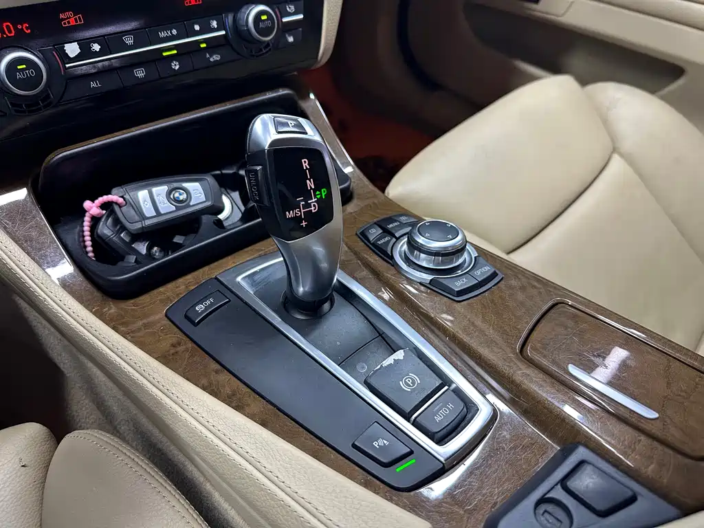 BMW 5 Series 2012 — фото 15