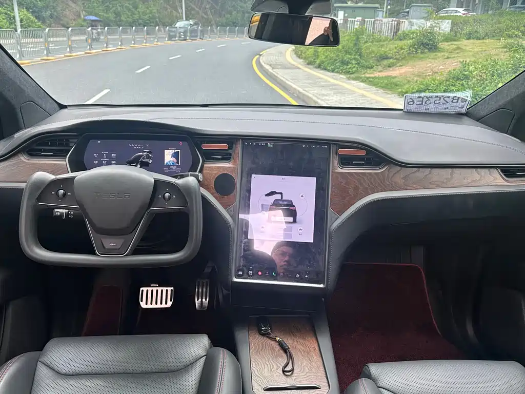 Tesla Model X 2019 — фото 10