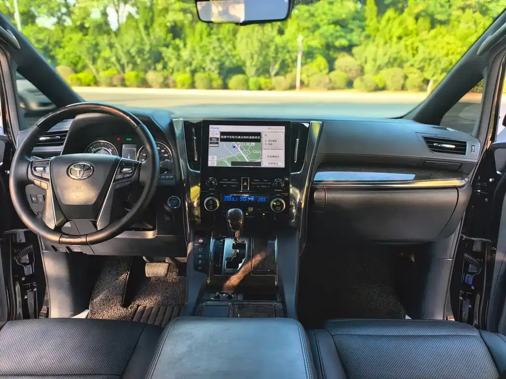 Toyota Alphard 2023 — фото 15