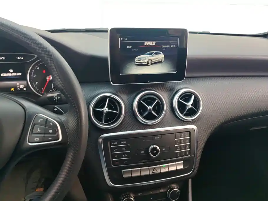 Mercedes-Benz A-Class 2016 — фото 13