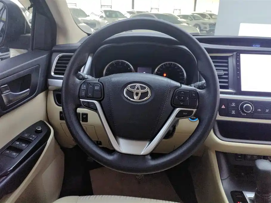 Toyota Highlander 2018 — фото 15